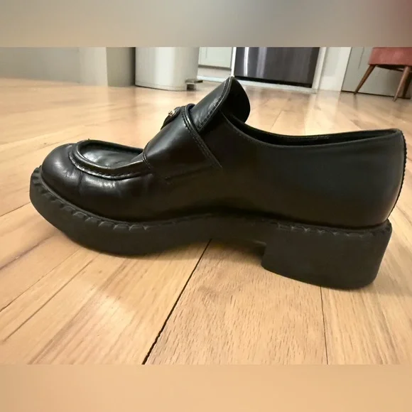 Prada Women’s Black Loafers Size 38 - Picture 3 of 11